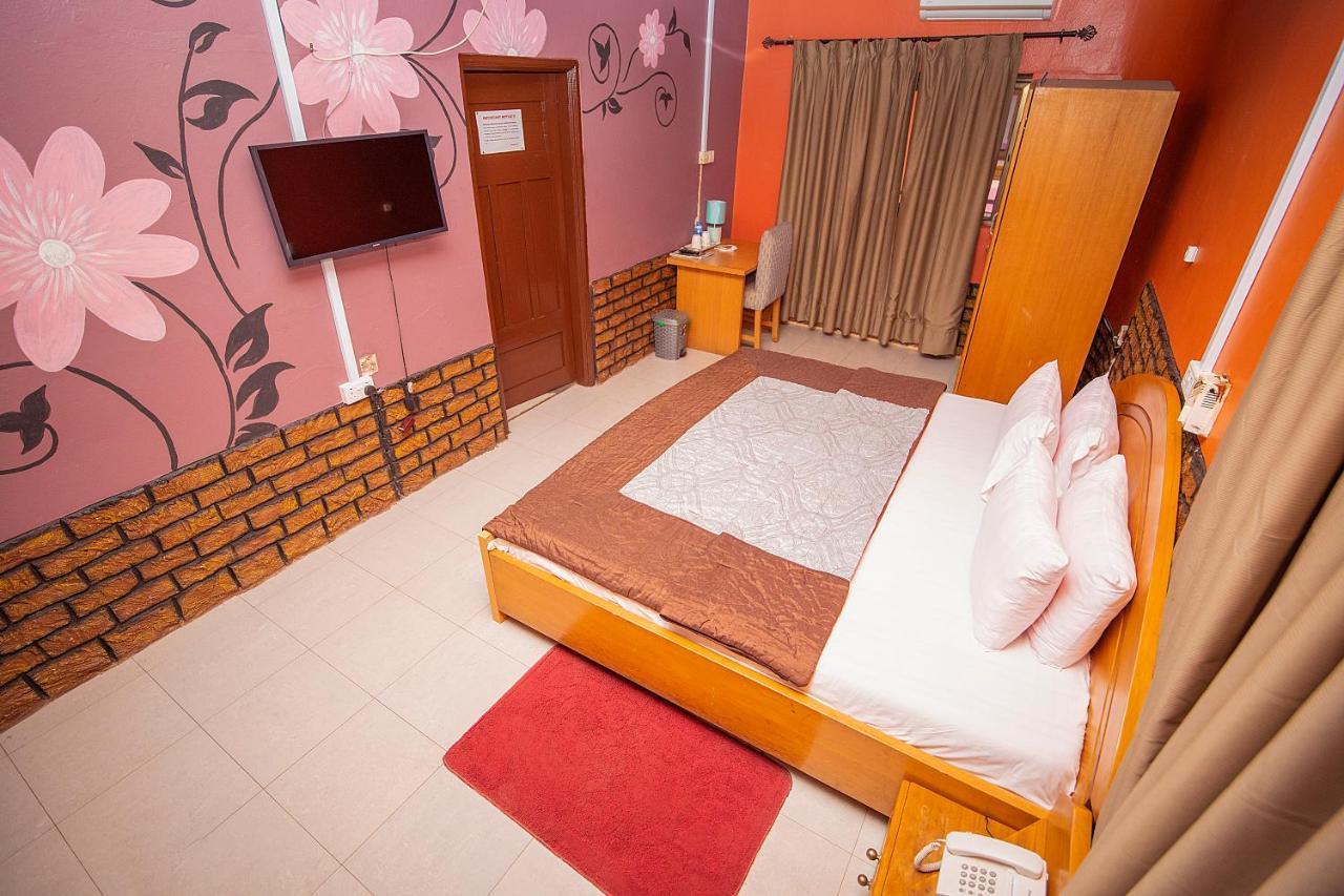 Hilton View Hotel Ogbodjo Экстерьер фото